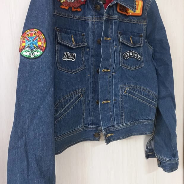 스투시 데님 자켓 판매합니다
사이즈는 M 레어템