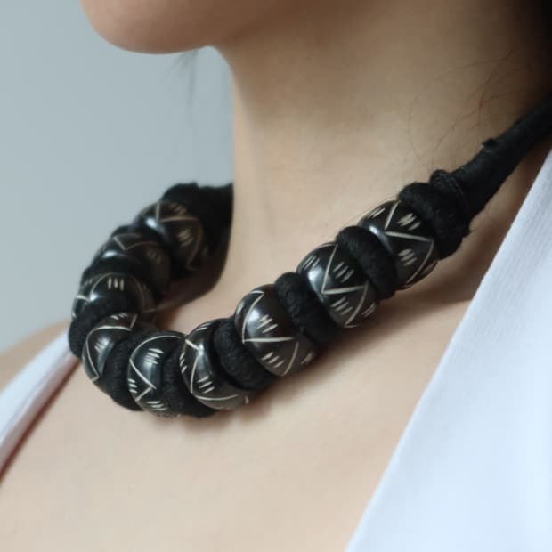 wood & thread necklace