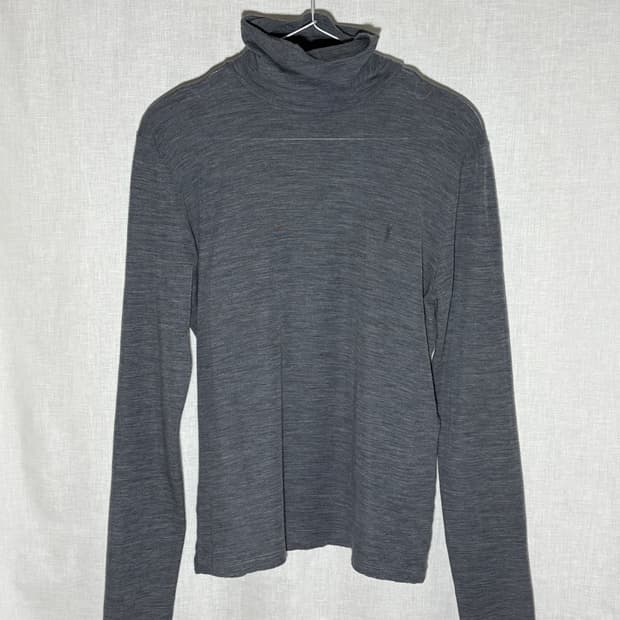 [L] 생로랑 롤넥 탑