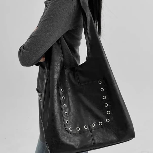 블랙업 리엘빈 아일렛 레더 숄더백 가방