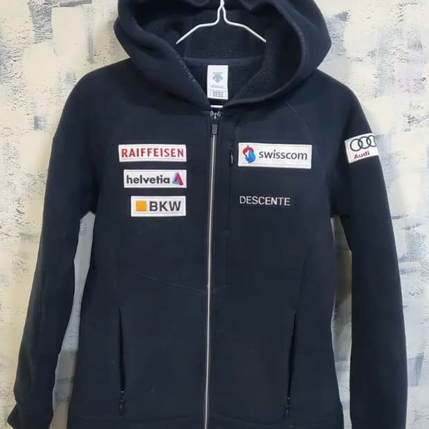 데상트 스위스스키 후드집업