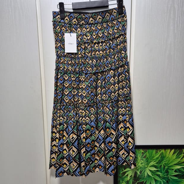 (세일)(새상품)Day1 패턴 스커트