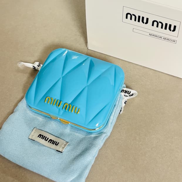 미우미우 양면 손거울