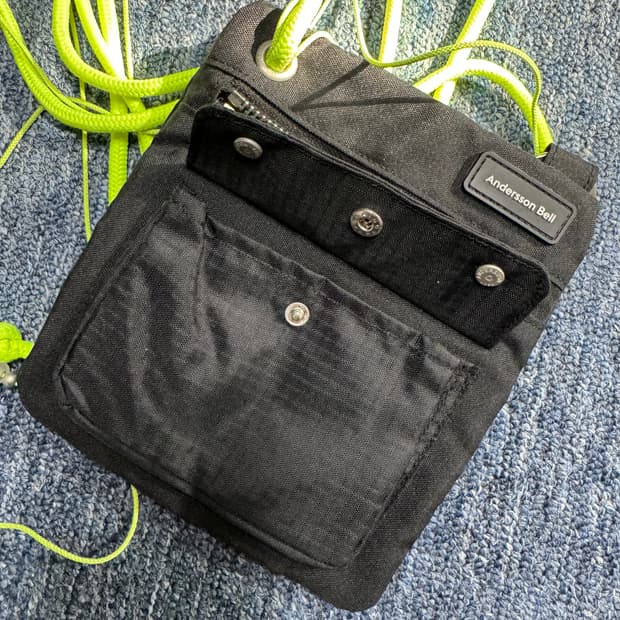 앤더슨벨 크로스백 블랙