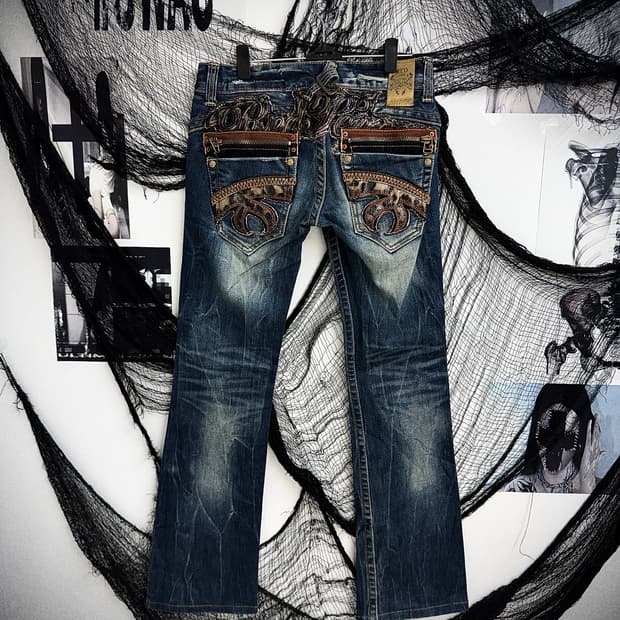 Red pepper detailed jeans