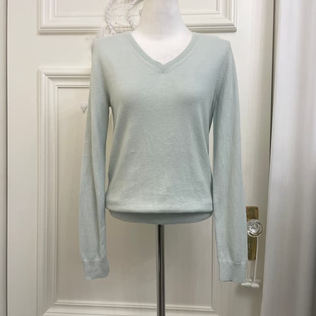 sheer mint basic v-neck knit top(size-M)