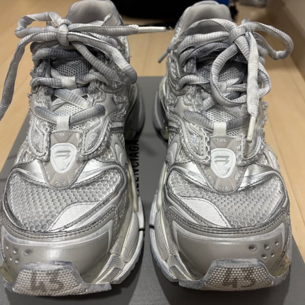 발렌시아가 러너 2.0 화이트 실버 그레이 43