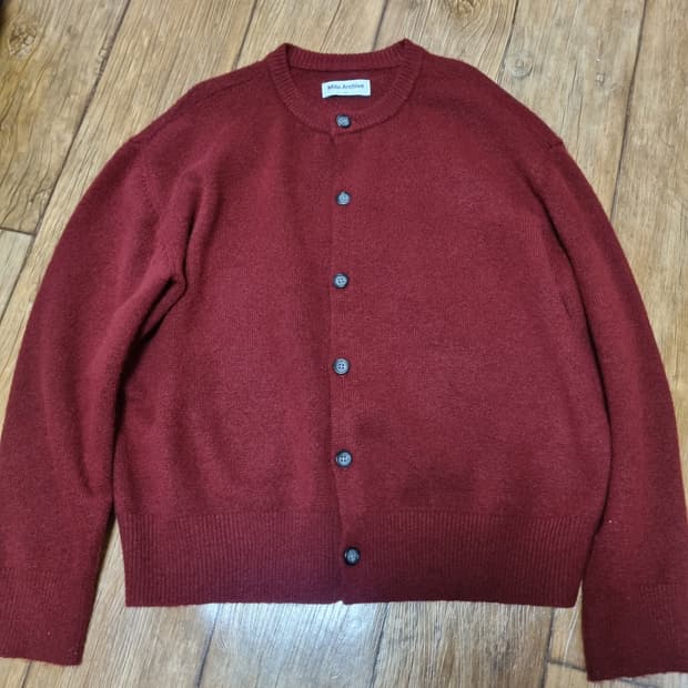 밀로아카이브 레드 가디건