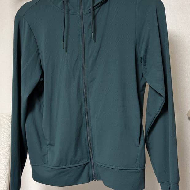 유니클로 바람막이 후드집업 다크그린