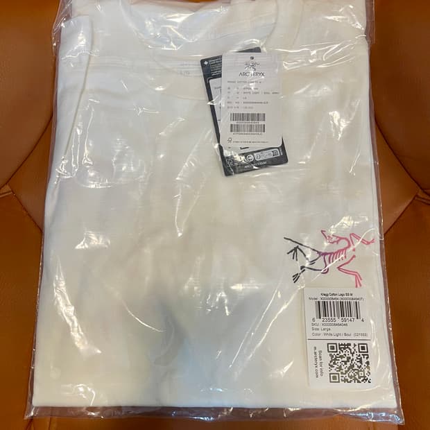 아크테릭스 빅로고 반팔티셔츠 화이트 XL(새상품)