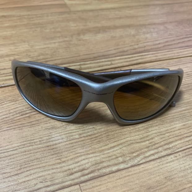 오클리 스트레이트 자켓 1.0 메탈릭 샌드 선글라스