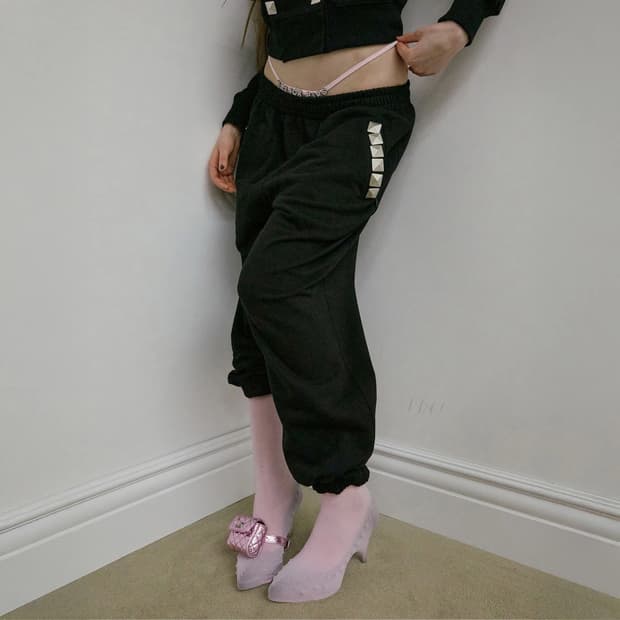 26ss 스컬프터 스터드 조거 팬츠