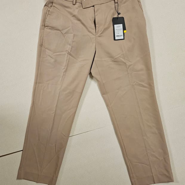 무신사 릴렉스드 테이퍼드 히든 밴딩 크롭 슬랙스 [베이지]