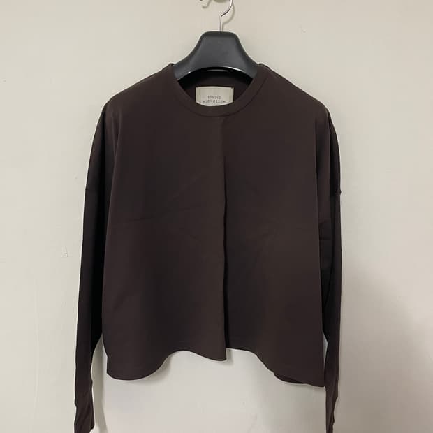 스튜디오니콜슨 브라운 롱슬리브