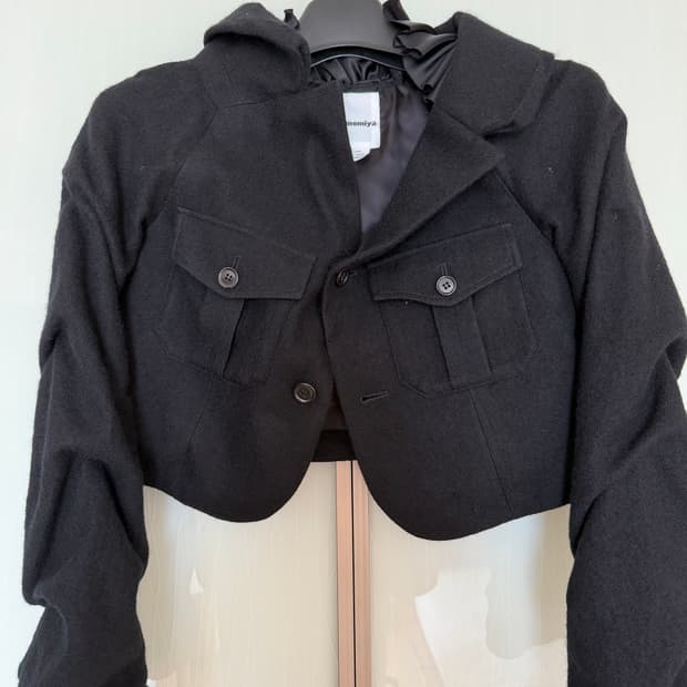 느와 케이 니노미야 크롭 자켓