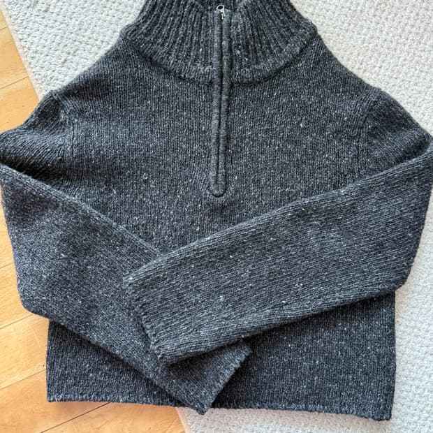 아모멘토 반집업 니트