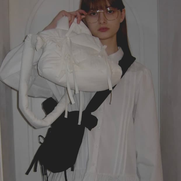 시눈 SINOON 오프화이트 패딩 숄더백 택새제품