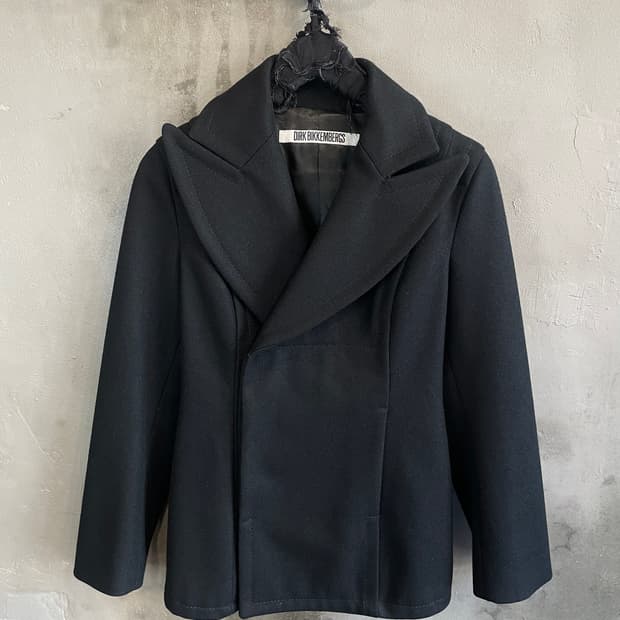 디르크 비켐버그 히든버튼 자켓