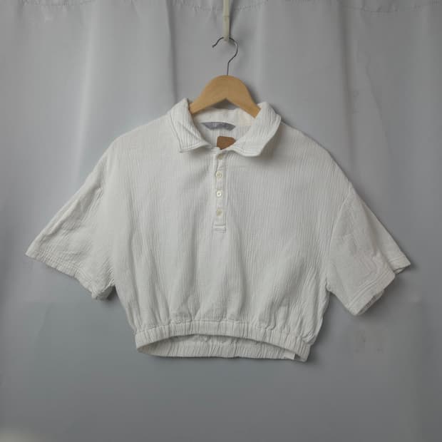 여S-M 에잇세컨즈 크롭 카라 티셔츠