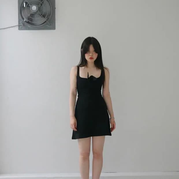 새상품) 프레클 슬리브리스 스트레치 드레스 블랙