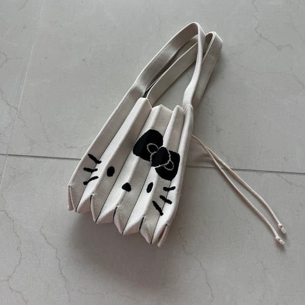 헬로키티 조셉앤스테이시 콜라보 백 바닐라