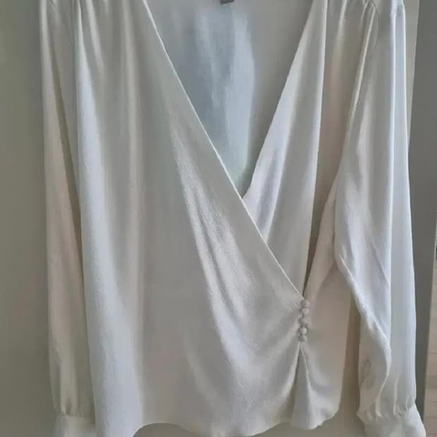 v넥 화이트 블라우스
