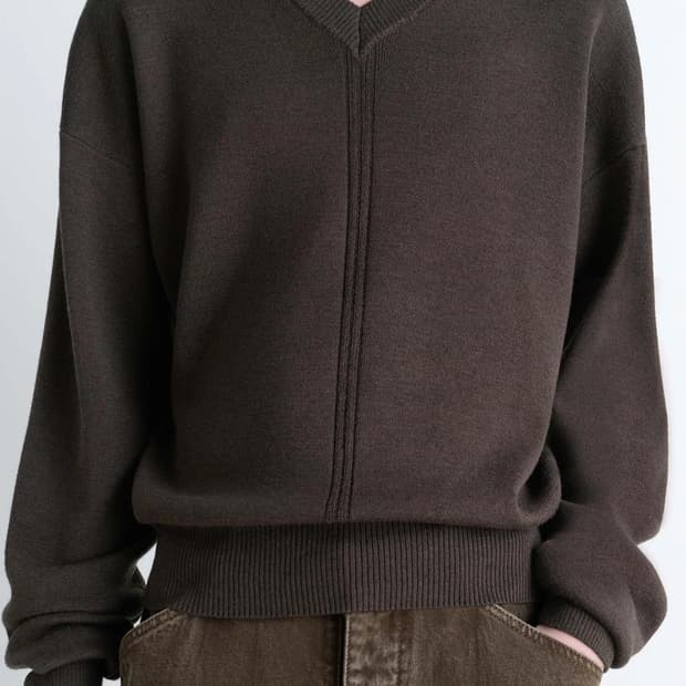 르메르 브이넥 스웨터 다크브라운