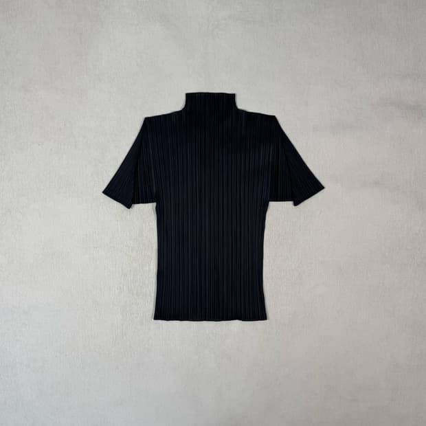 Pleats Please Black Short Top 