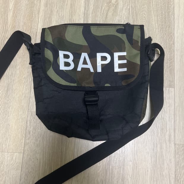 베이프 카모 크로스백