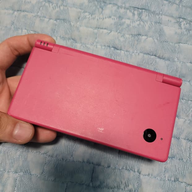 핑크색 닌텐도 DSi 게임기