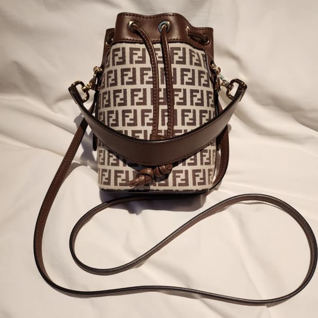 펜디 몬트리조 버킷백