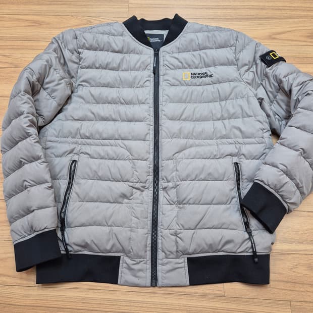 내셔널지오그래픽 경량 패딩 점퍼 XL사이즈 판매합니다. 색상은 OAK B