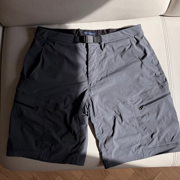 ARCTERYX trekking shorts