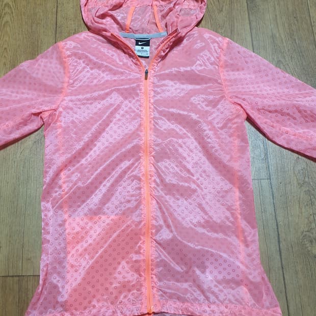 1099 나이키 바람막이 90 사이즈입니다