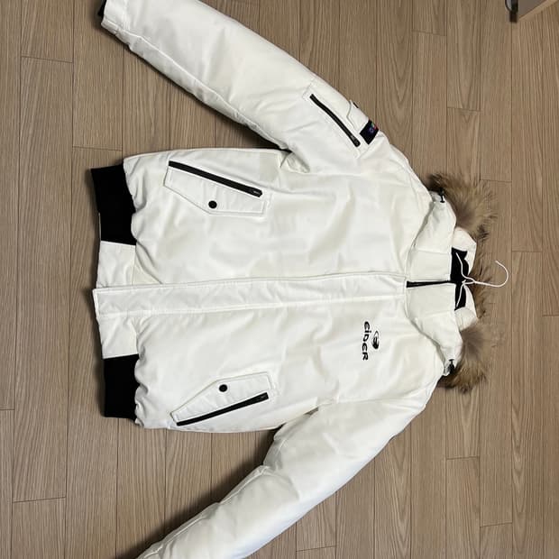 아이더 스투시 흰색 숏패딩 M