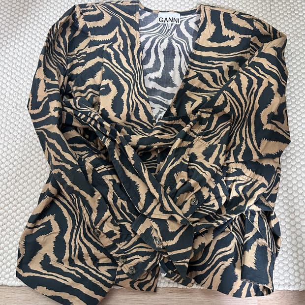 GANNI 지브라 패턴 랩 블라우스 36