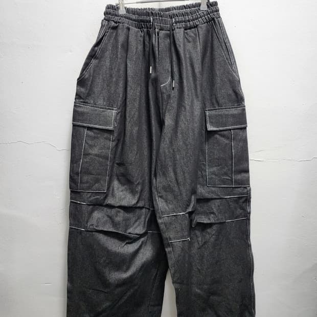 SLOGAN 스티치 파라수트핏 흑청 데님 벌룬팬츠