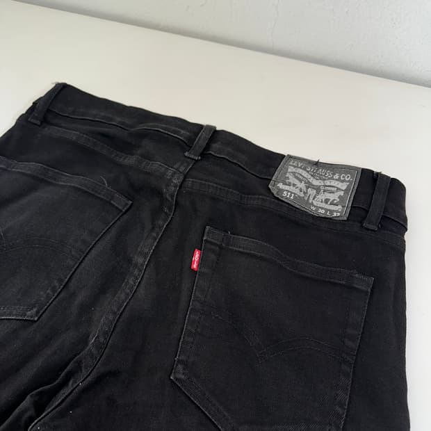 30 리바이스511 슬림스트레이트 블랙진