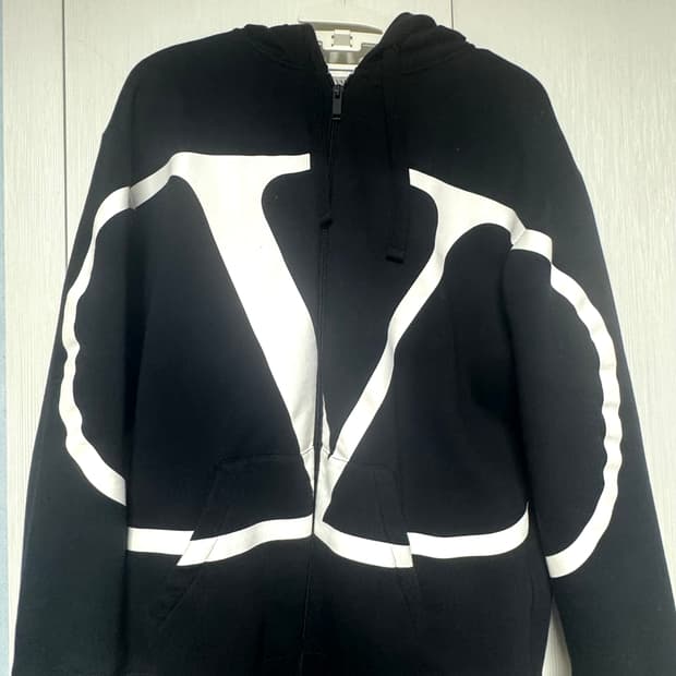 발렌티노 블랙 V 로고 후드 집업