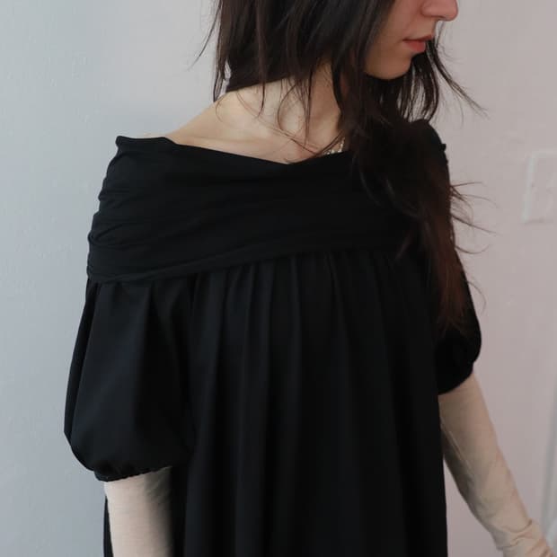 아모르샤이 BACK RIBBON TOP - BLACK