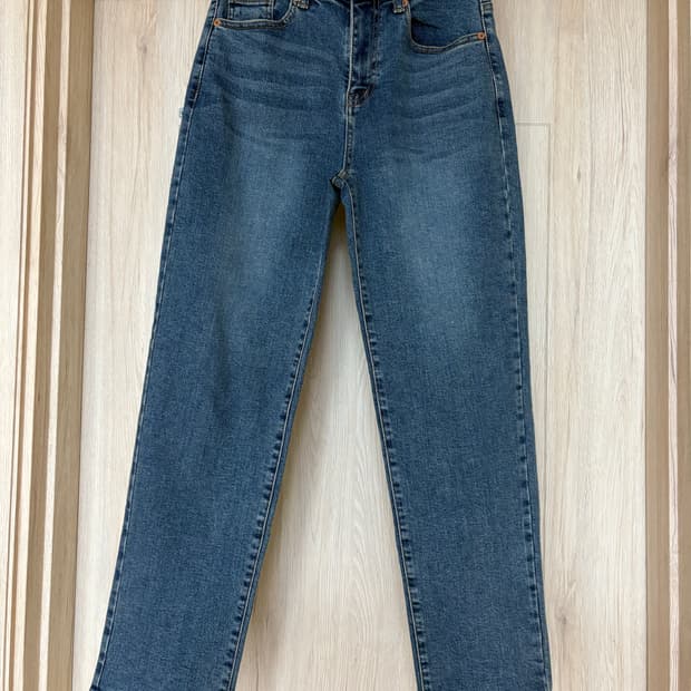 에잇세컨즈 슬림 스트레이트 데님 팬츠