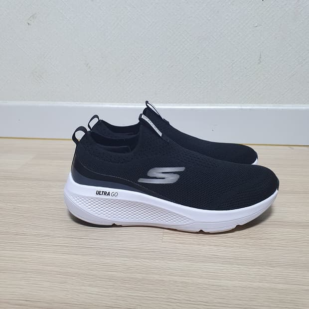 스케쳐스 울트라 고 블랙 슬립온 운동화 245