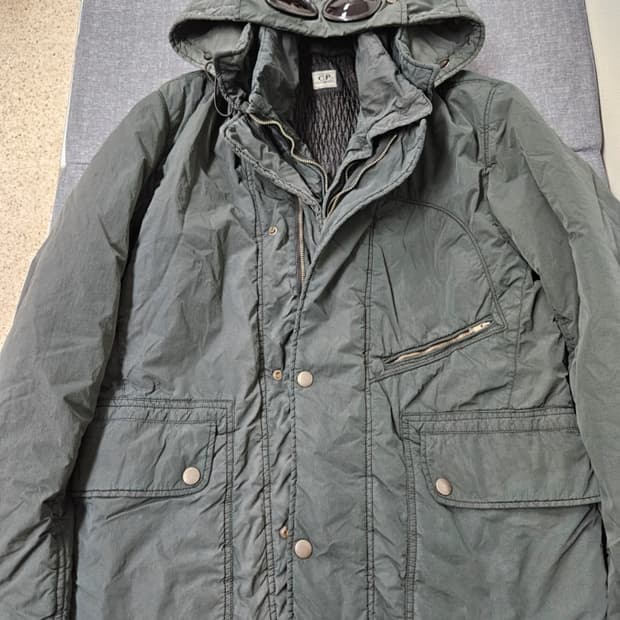 Cp컴퍼니 고글 후드 패딩 판매