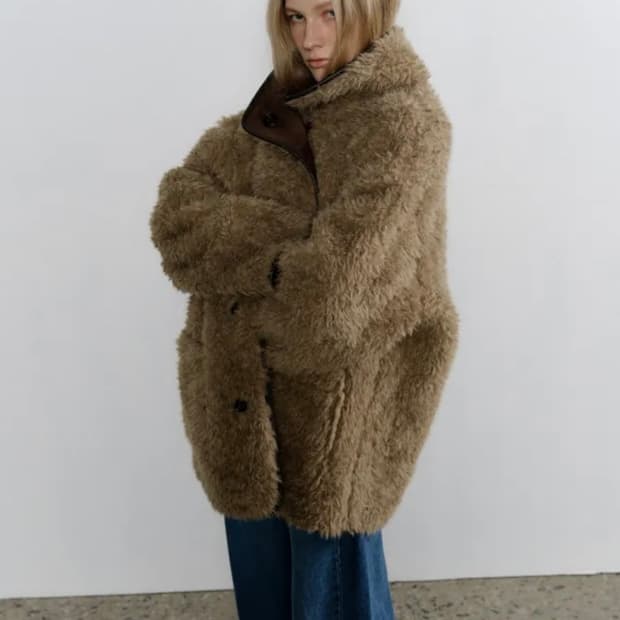 108파운드 Molly Reversible Shearling Coat