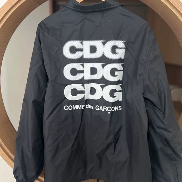 CDG 로고 코치 자켓 블랙