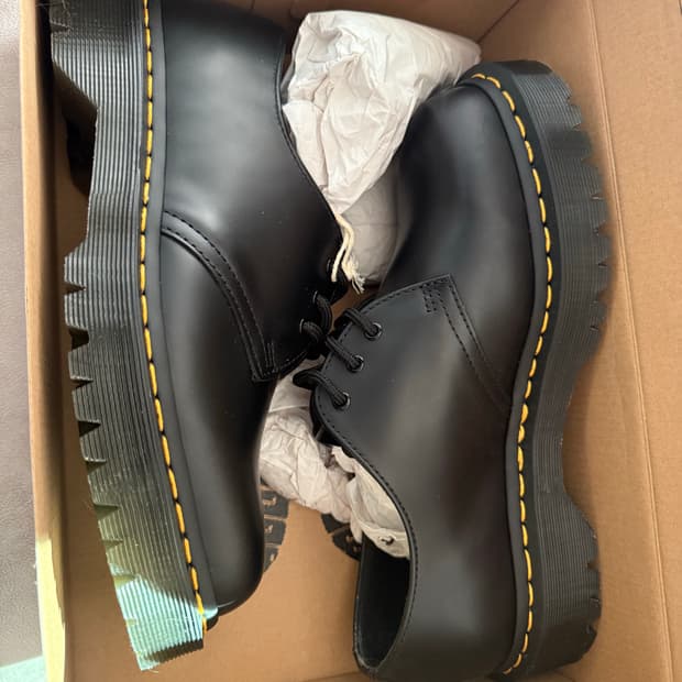 (새제품)닥터마틴 1461 스무스 41 사이즈팝니다