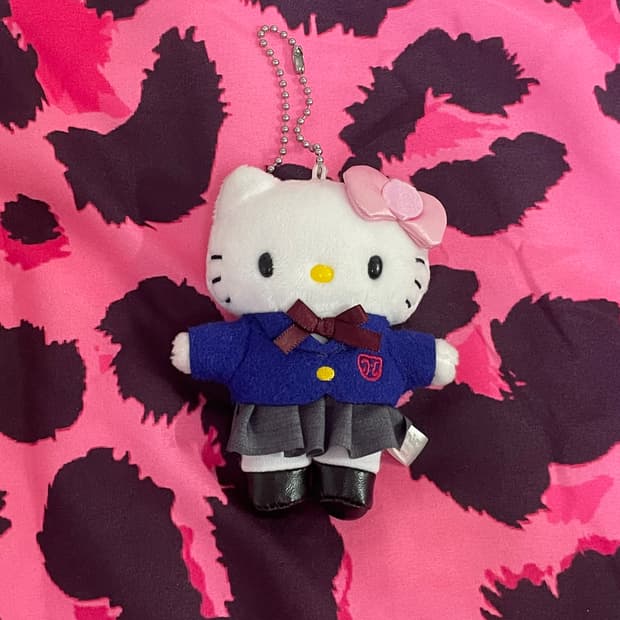 산리오 |  헬로키티 50주년 교복 키링