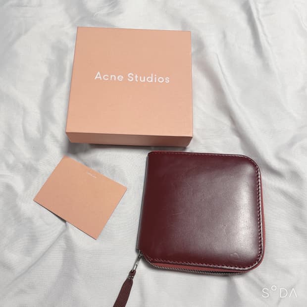 아크네스튜디오 버건디 지갑