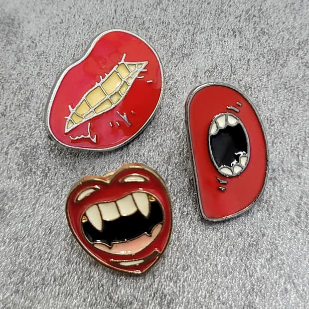 lip badge set