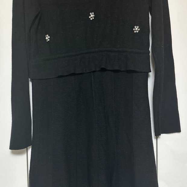 INVEST 블랙 플라워큐빅 장식 니트 원피스